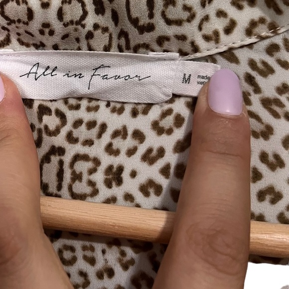 All in Favor Women Leopard Print Oversized Long Sleeve Blouse medium - Picture 6 of 7